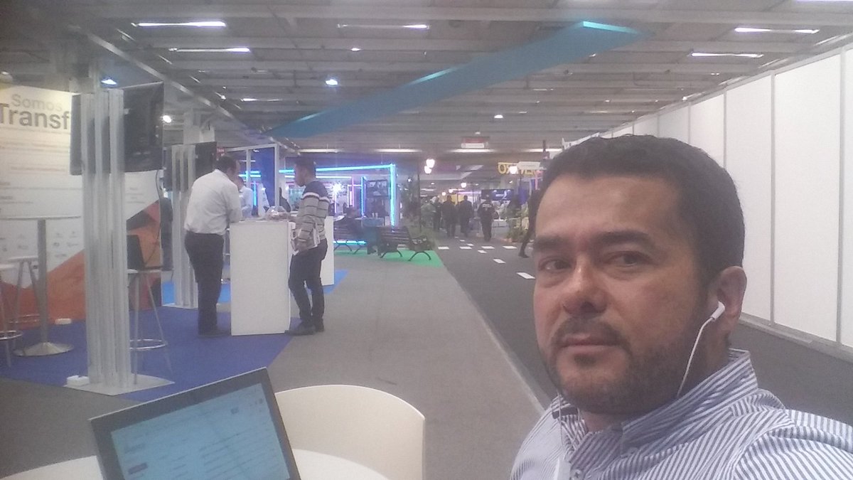 hecvasquez's tweet photo. Hoy transmitiendo desde #SemanaDGDigital #TransformacionDigital #ProyectosInteligentes https://t.co/MUWItYs5kv