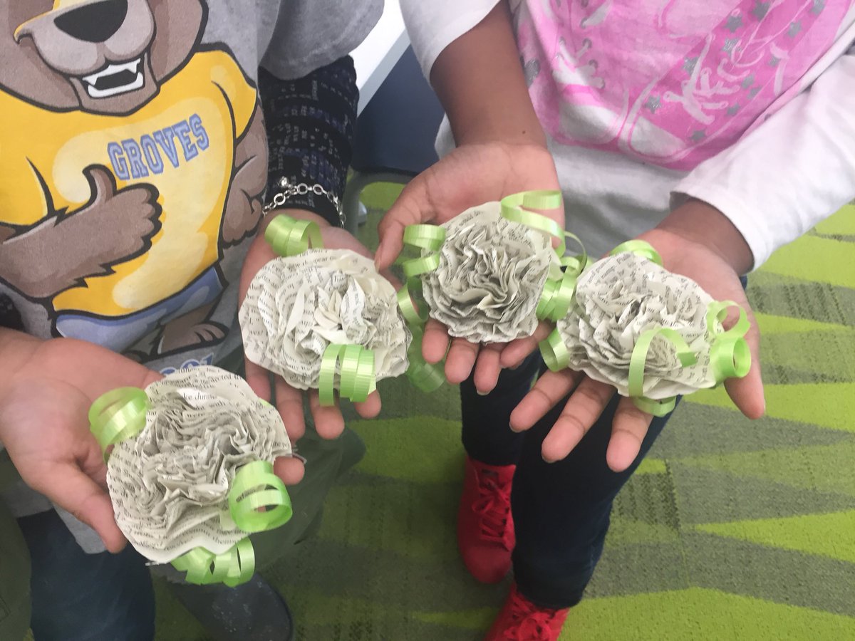 WendyAMcAlister's tweet image. Amazing fourth grade book art in our Makerspace today! @HumbleISD_GE @MrsSengele #GETwitterChallenge #thehumblelibrarian