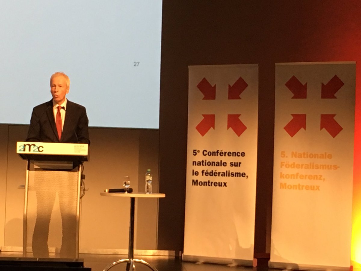 HonStephaneDion's tweet photo. Présentation devant le gouv. fédéral + cantonaux suisse. Thèse: le fédéralisme est l'autonomie de chacun et la loyauté à tous. @CFED17 https://t.co/hIu9BF2HHg
