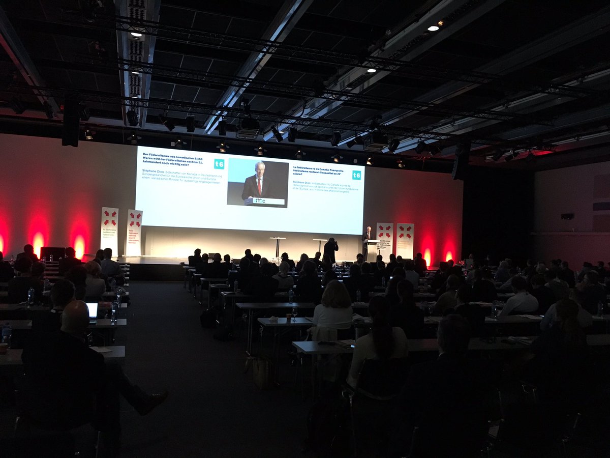 HonStephaneDion's tweet photo. Présentation devant le gouv. fédéral + cantonaux suisse. Thèse: le fédéralisme est l'autonomie de chacun et la loyauté à tous. @CFED17 https://t.co/hIu9BF2HHg