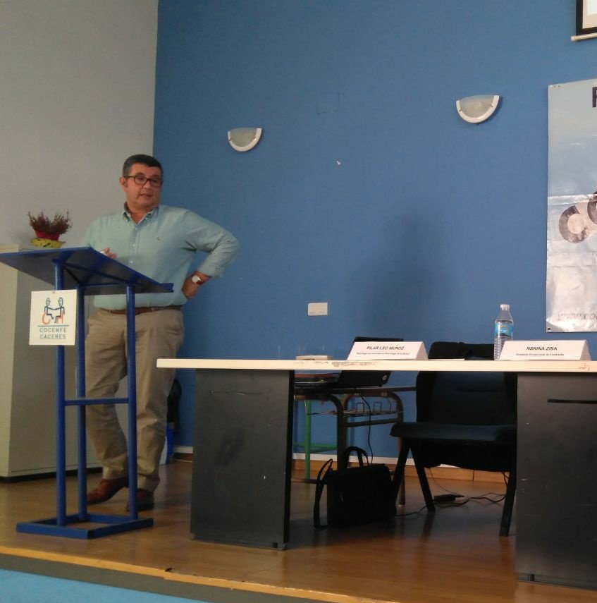 ConArtritis's tweet photo. Comienza la Jornada Nacional de #Artritis gracias @CocemfeCaceres por cedernos su sede #OctAr17 https://t.co/vvbwWWJnpn