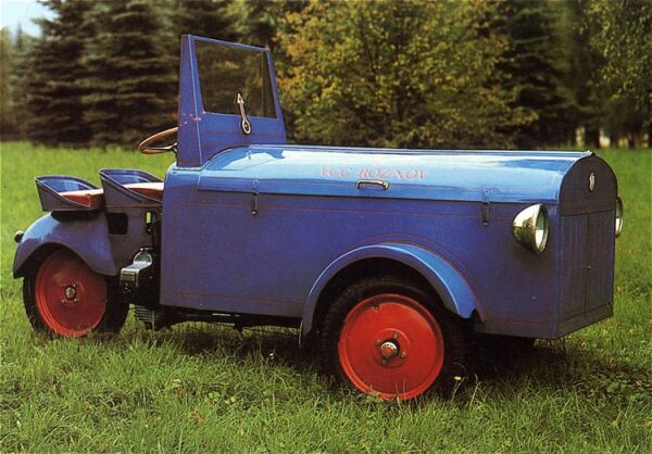 Autoline_En's tweet photo. Tatra tricycle T49 from 1929.
article truck #retro #retroarticle #truck #retrotruck #Tatra #1929 https://t.co/npuev81AQb