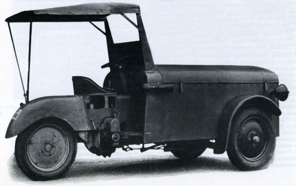 Autoline_En's tweet photo. Tatra tricycle T49 from 1929.
article truck #retro #retroarticle #truck #retrotruck #Tatra #1929 https://t.co/npuev81AQb