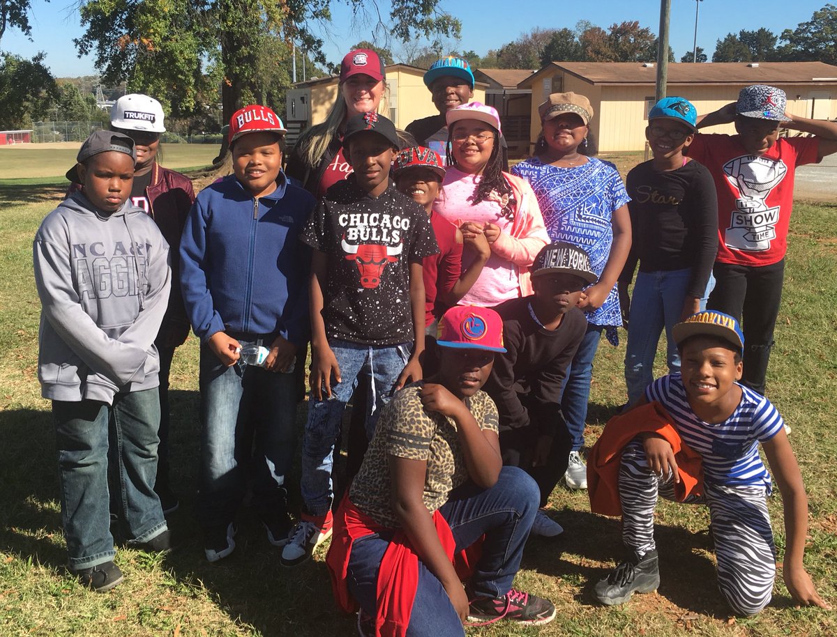 ConeCougars's tweet photo. Red Ribbon Spirit Week-Hat day. Our counselor and 5th graders have the spirit! #coneelem #redribbonweek https://t.co/Nraneq26Ik