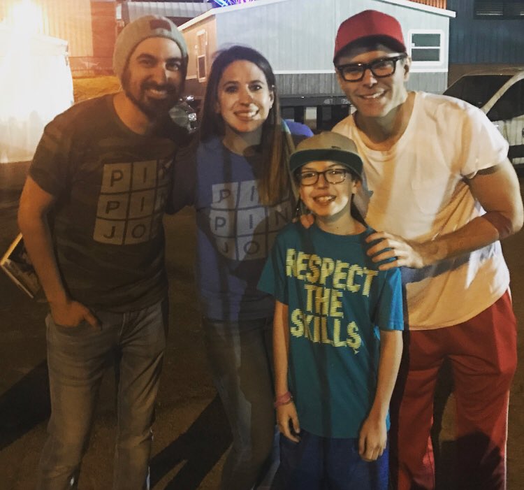 rosecavanaugh1's tweet photo. Raging idiots again tomorrow. fav concert EVER &amp; best memories we’ve made! Hope to meet y’all again @mrBobbyBones @ProducerEddie https://t.co/VsJkUf02uf