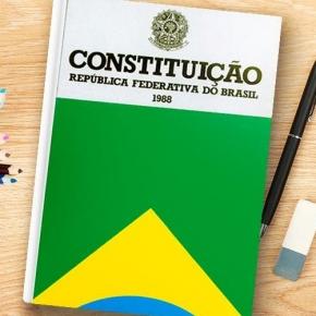 BismarckBF's tweet image. #RecomendeUmLivro eu recomendo a Constituição Federal. 
É um manual para você ser um bom cidadão, um bom político e servidor público.
Leia!