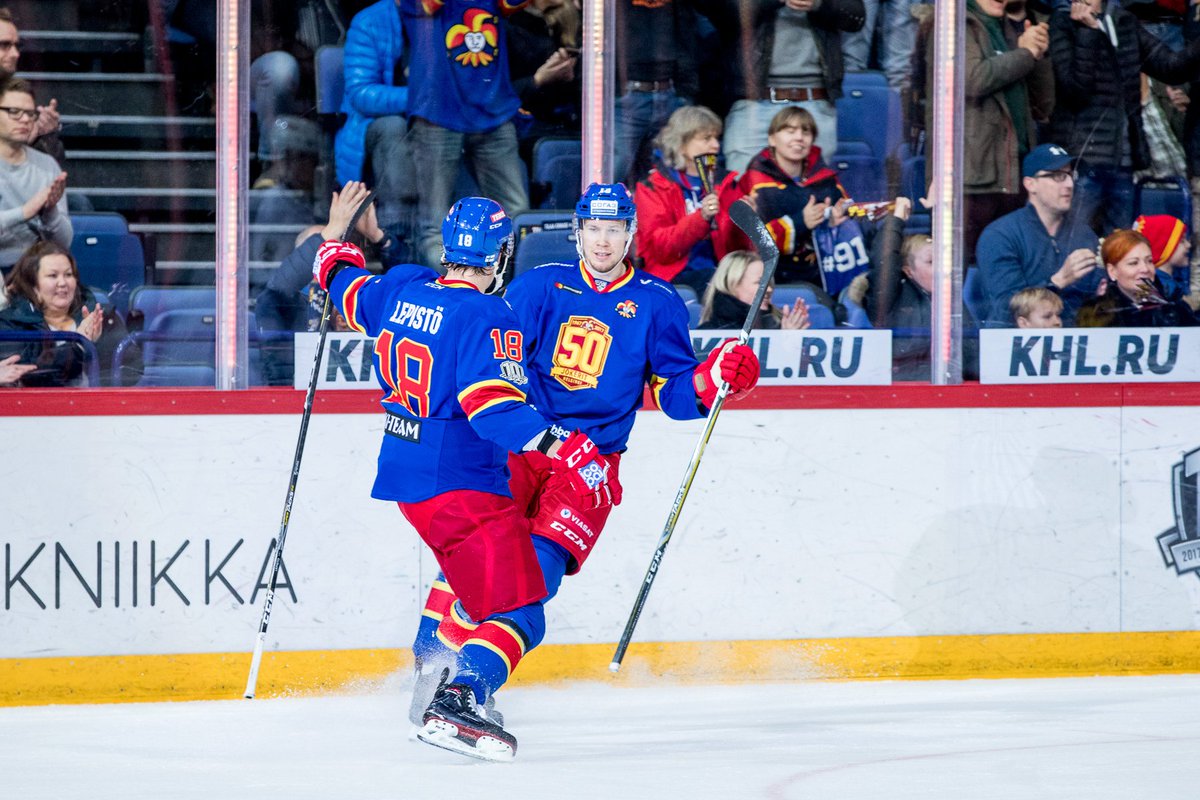 jokerithc's tweet photo. Kivoja vieraita, kivoja maaleja, kivat synttärit! 👊🏻🔥😍 #Jokerit #KHLfi #JOKvsDMN @Etelapaaty https://t.co/DYfJfhUUe5