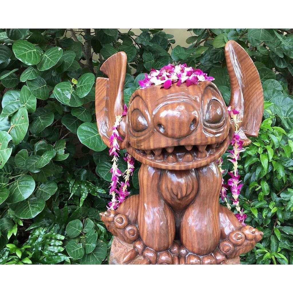 onceuponapark's tweet photo. All decked out &amp; ready for the weekend. 🎉 https://t.co/zfhM8NZF3S
