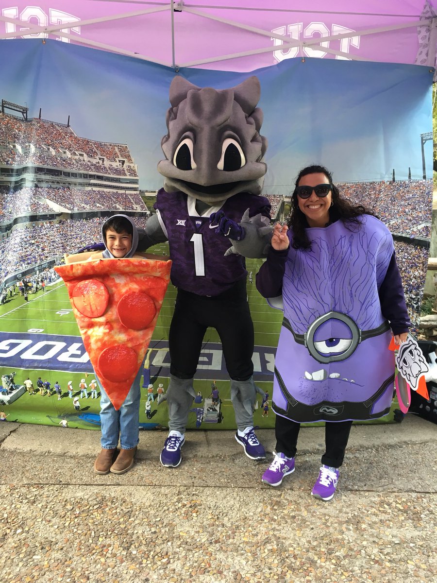 #GoPurpleFriday <a href="/FortWorthZoo/">Fort Worth Zoo</a> #BOOattheZoo <a href="/TCU/">TCU</a>