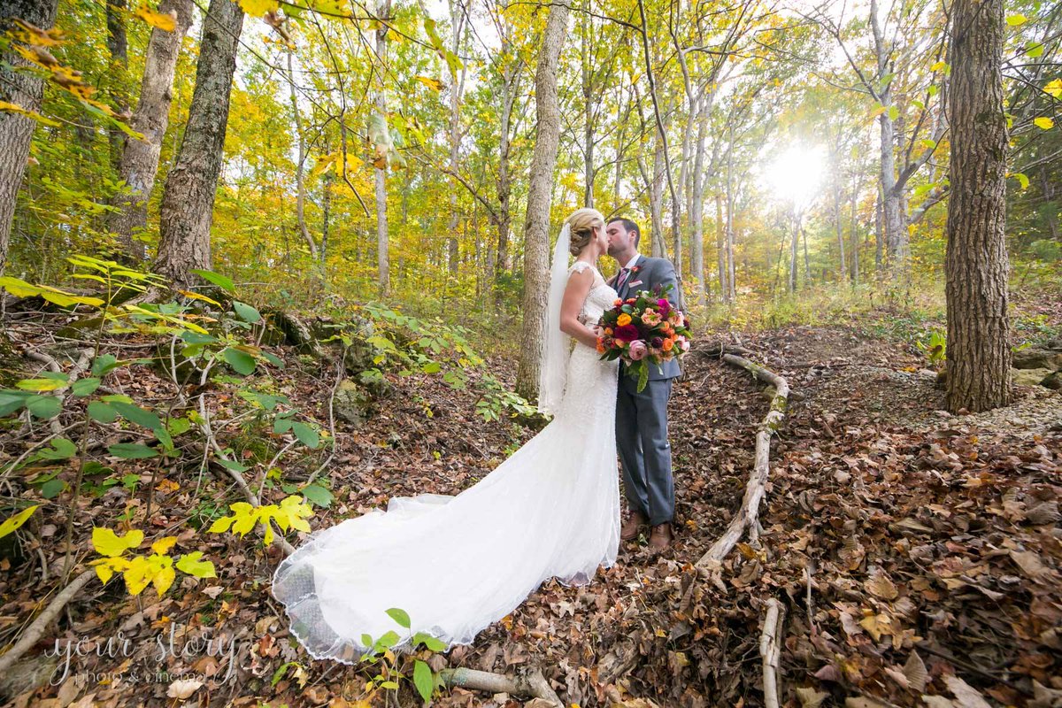 claricesbridal's tweet photo. We are totally swooning over Ashlee &amp; Erik's gorgeous fall wedding! Ashlee looked stunning in her @maggiesottero dress!  🍂❤️🍃
@ysstudios https://t.co/n6tL2NWRnM