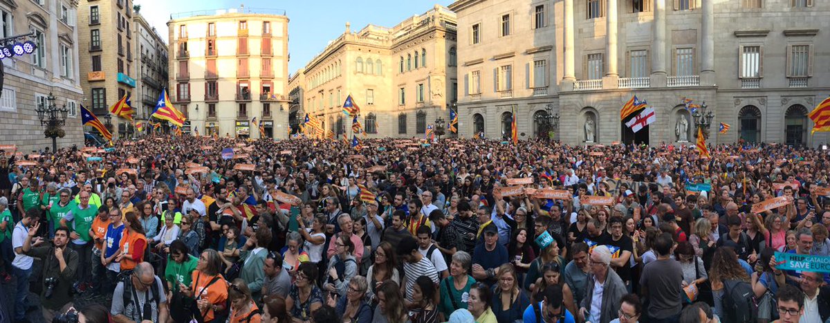 assemblea's tweet photo. 'Felicitem-nos! Ara mantiguem la força cívica i la resistència ghandiana que ens han dut fins aquí' 

Jordi Sànchez
#HolaRepúblicaCatalana https://t.co/m4SOORyTxl