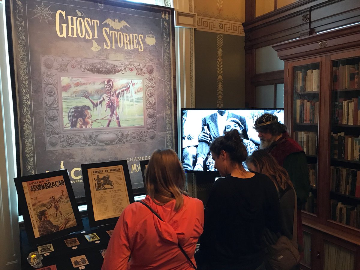LibnOfCongress's tweet image. #LCHalloween Pop-up is now open! Ghost Stories, Harry Houdini, Día de Muertos &amp;amp; more.