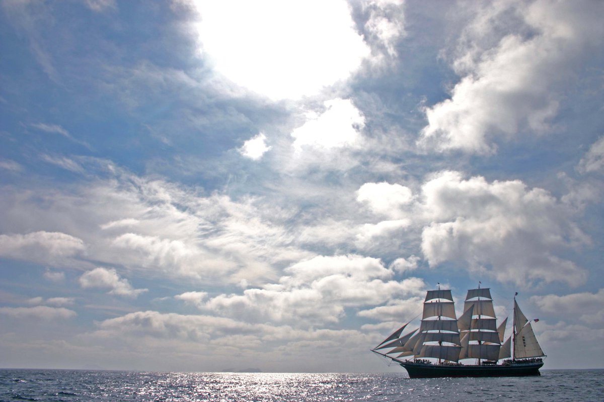 EventVenuesSD's tweet image. "There's no place where one can breathe as freely as on the deck of a ship"  #HappyFriday #FridayFeeling #motivation sdmaritime.org/event-venues-s…