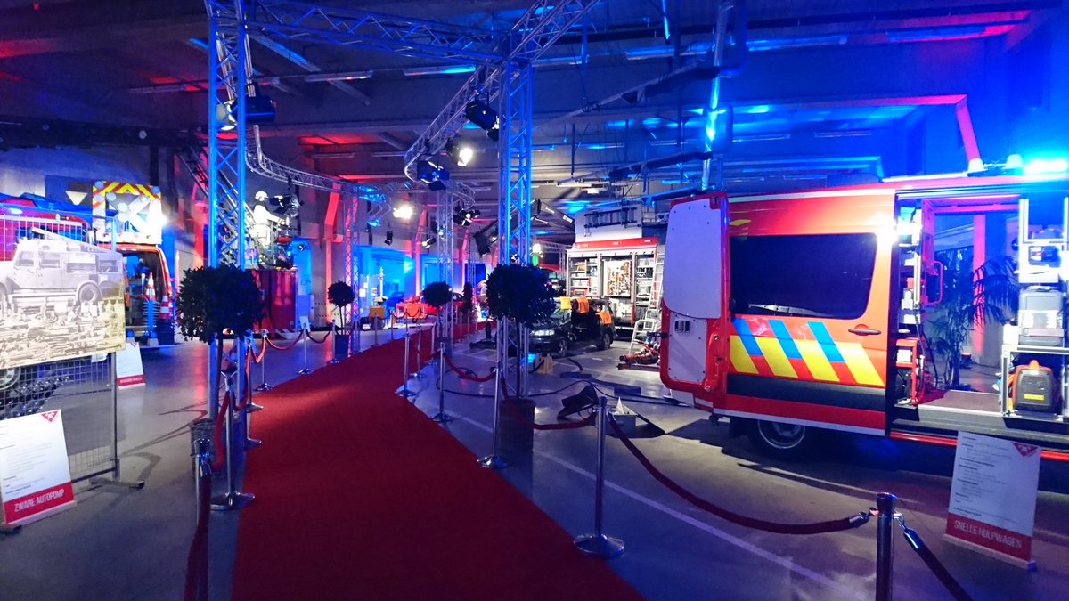 eva_van_gerven's tweet photo. Preview van de opendeurdag morgen! @BZAntwerpen #impressive #VIPavond https://t.co/eOTOiIx8fe