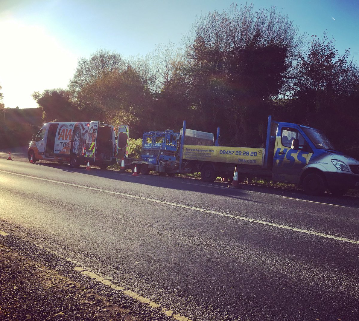 Awstyres's tweet photo. Winter sun โ
โ
On call 24/7 #awstyres #mobiletyrefitting @HSSHire https://t.co/rwE7WVKjS1