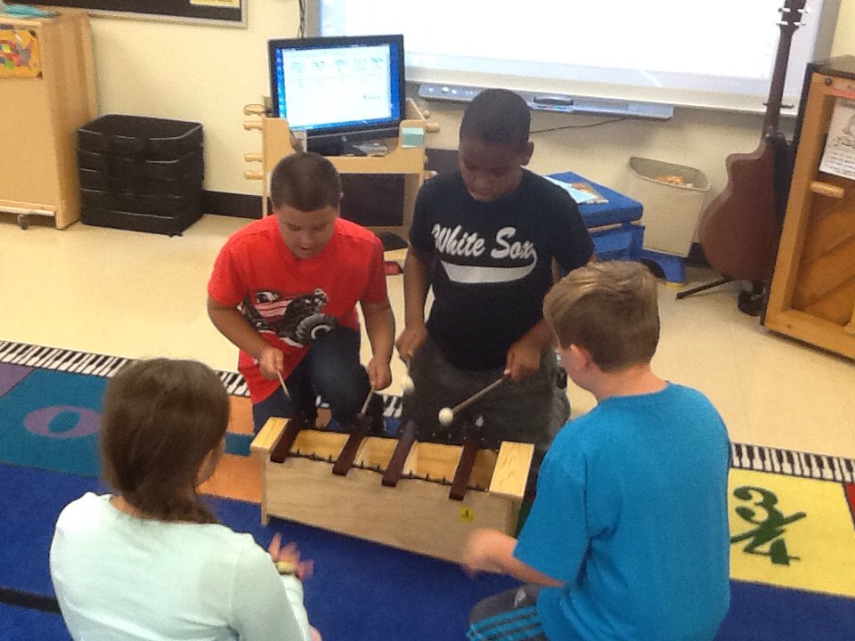 aaee_specials's tweet photo. #aae4th students use a xylophone to practice playing the best while singing. https://t.co/bu19oov3mp