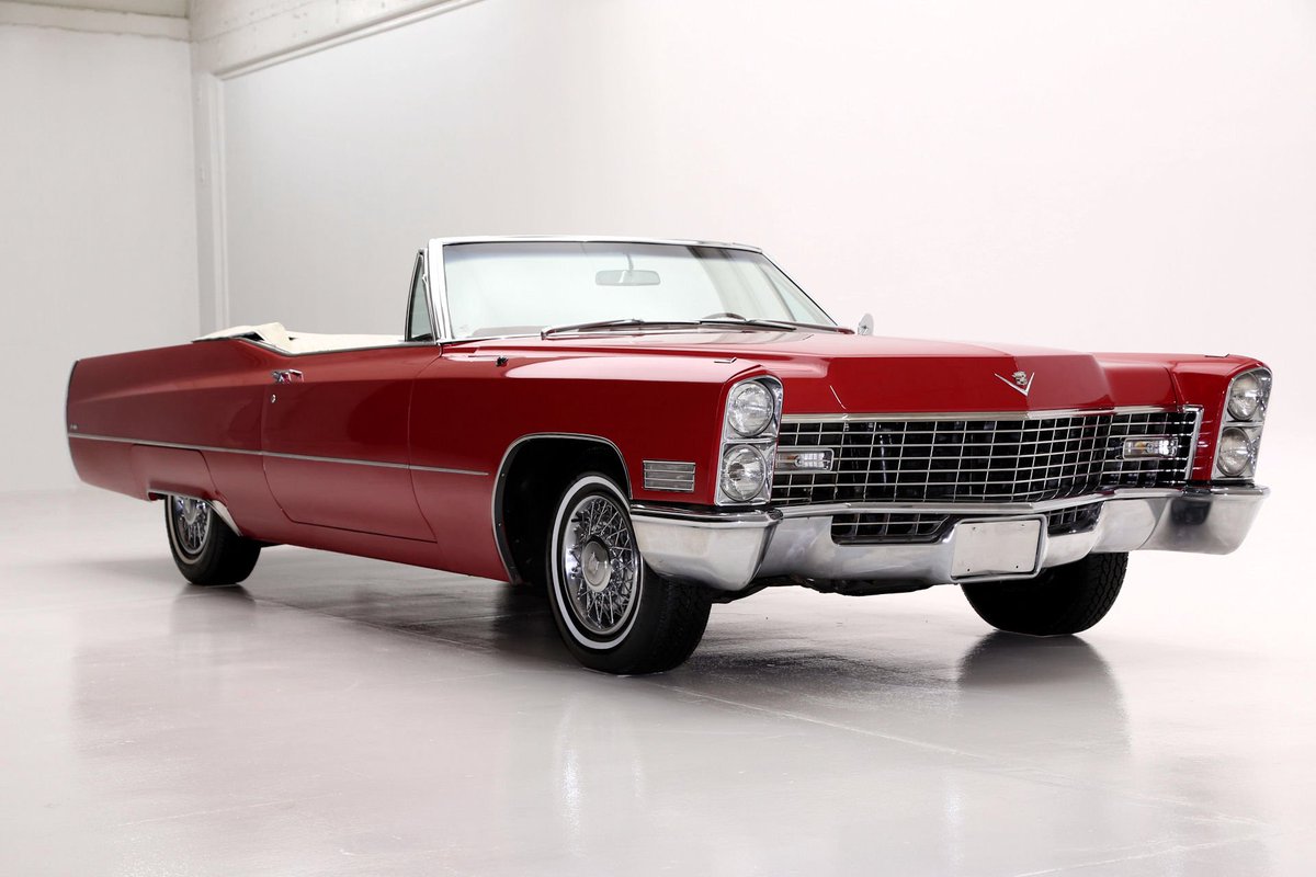 MMAutoGroupNY's tweet photo. Nothing says #Classic quite like a #Cadillac! #MMAuto #FlashbackFriday https://t.co/yz8rbj0zcm