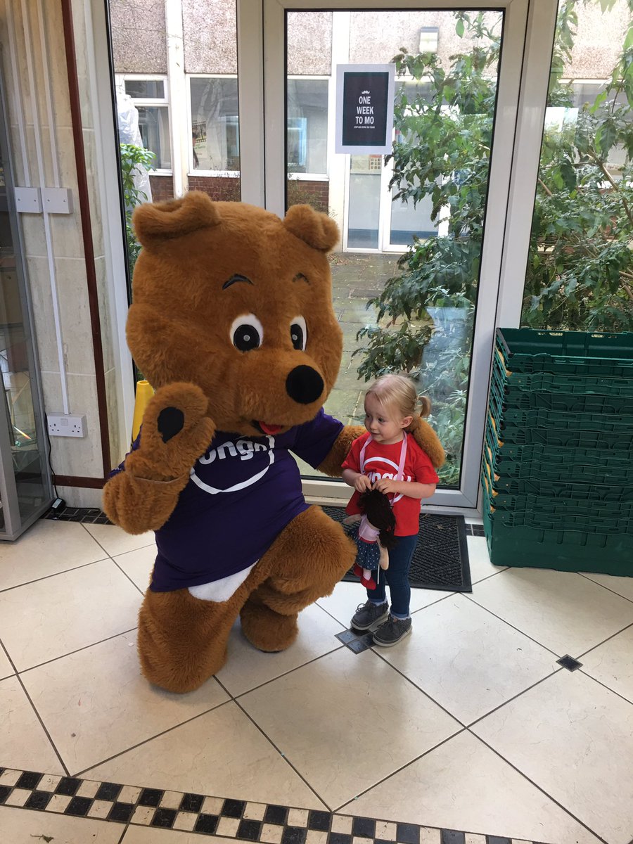 OngoBear's tweet photo. I have had the bestest day ever!!! Lots of my friends came to visit me today and we had sweets and watched a film and carved pumpkins!! 🎃🍿🐻🍬 https://t.co/7G8S7vgxnD