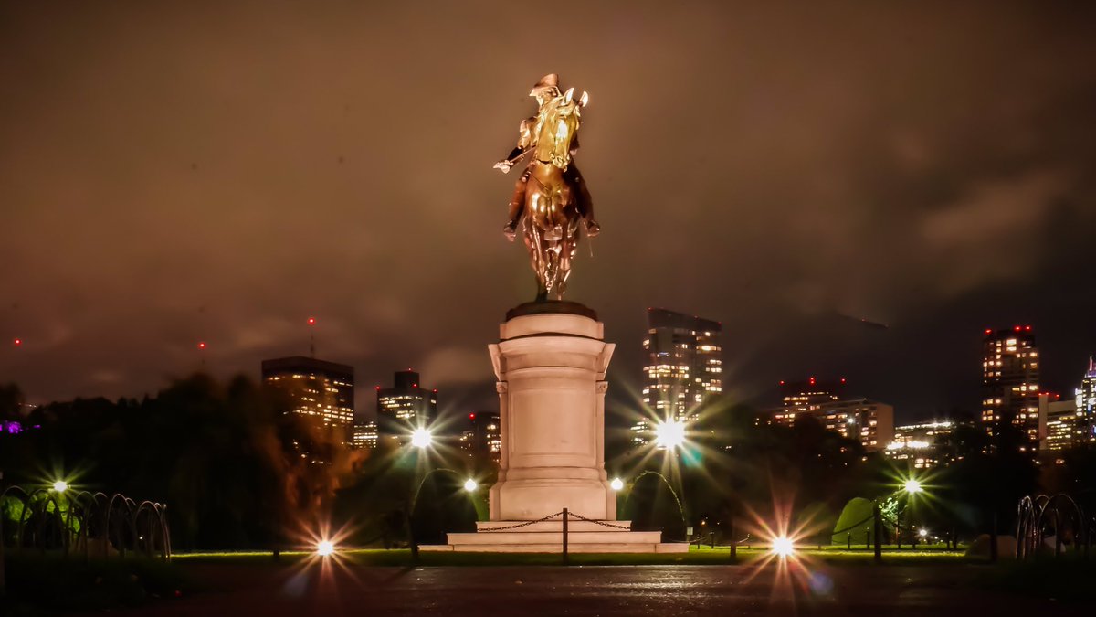 ExplorerPhotos's tweet image. I hadn't picked up a camera in weeks but here's some shots from the city last night