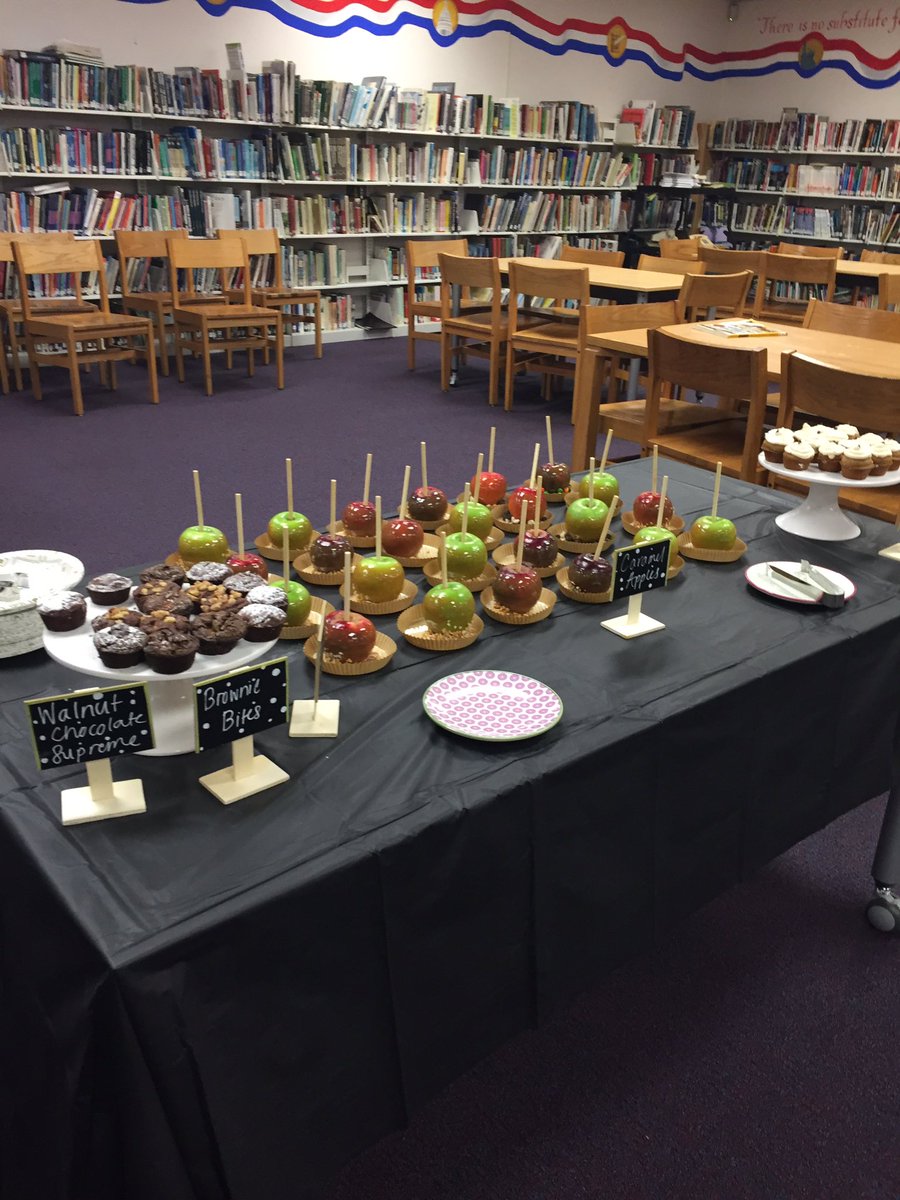 kmar719's tweet photo. My Culinary team is better than yours!! Chat & Chew Day and learning about Khan Academy!! 😍❤️💙#wearredday #chillibar #mhschefs @msformoso https://t.co/p8sYqvO2gJ