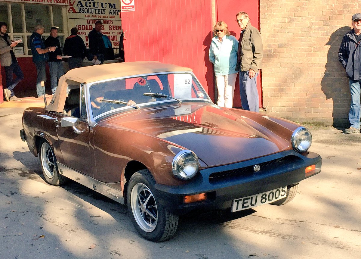 ClassicBuyer's tweet photo. Subdued bidding for rubber bumper Midgets. Two at the SWVA sale, both lovely but stuck on prov bids of just over £2k. Great little cars https://t.co/cNQTWvyoFp