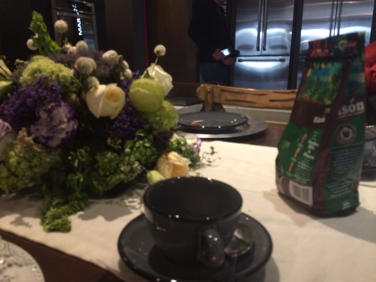 FoodandTravelMX's tweet photo. Café y pan de muerto, en esta cata organizada por #CafeBlasón #Gastrosofía y @Mabe. Un evento para celebrar el #DíadeMuertos. ¡Te contamos! https://t.co/7nEcwva6bQ