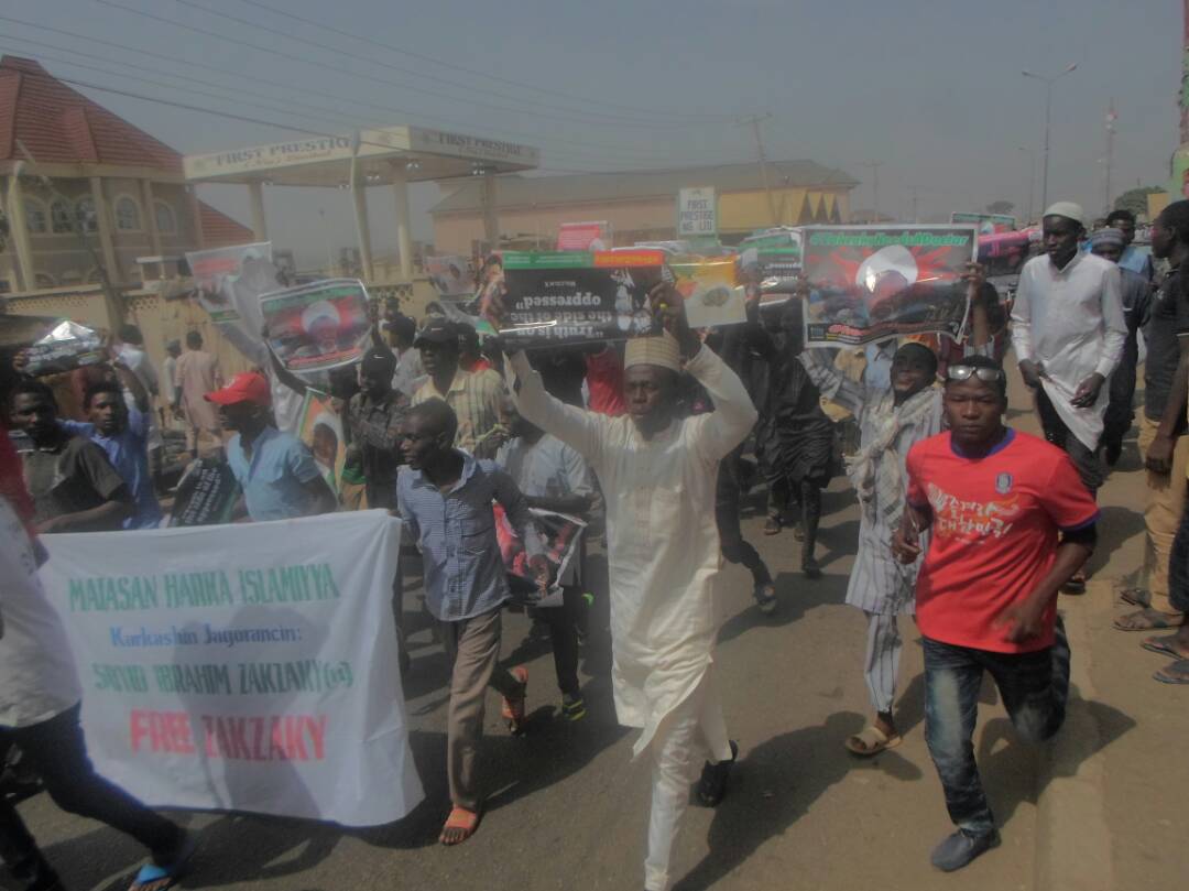 Sh4Zk's tweet photo. Breaking:Youths storm the City of Zaria to demand #Justice4Zakzaky #MbuhariFreeZakzaky @zinadabo @AgorasBlog @MBuhari @ProfOsinbajo @elrufai https://t.co/5gSfl1aoZY