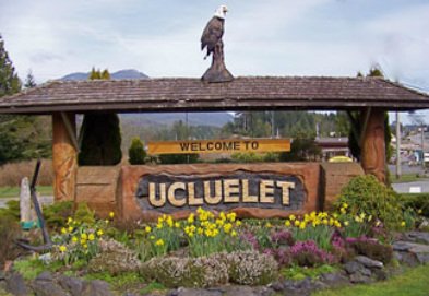 Today our Tofino group is exploring Combers and Incinerator Rock on Long Beach. Later they'll have lunch in Ucluelet#yyj #longbeach #travel
