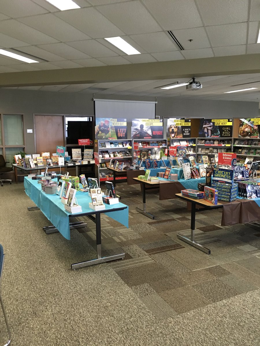 FRMSMediaCenter's tweet photo. The book fair begins! Thanks to our student volunteers Dematures, Katie, Elle, Paige, Ella, and Karin for helping with the set-up. We couldn’t do this without you! See you next week! @NewsAtTheRidge https://t.co/2Z4AbieGBQ