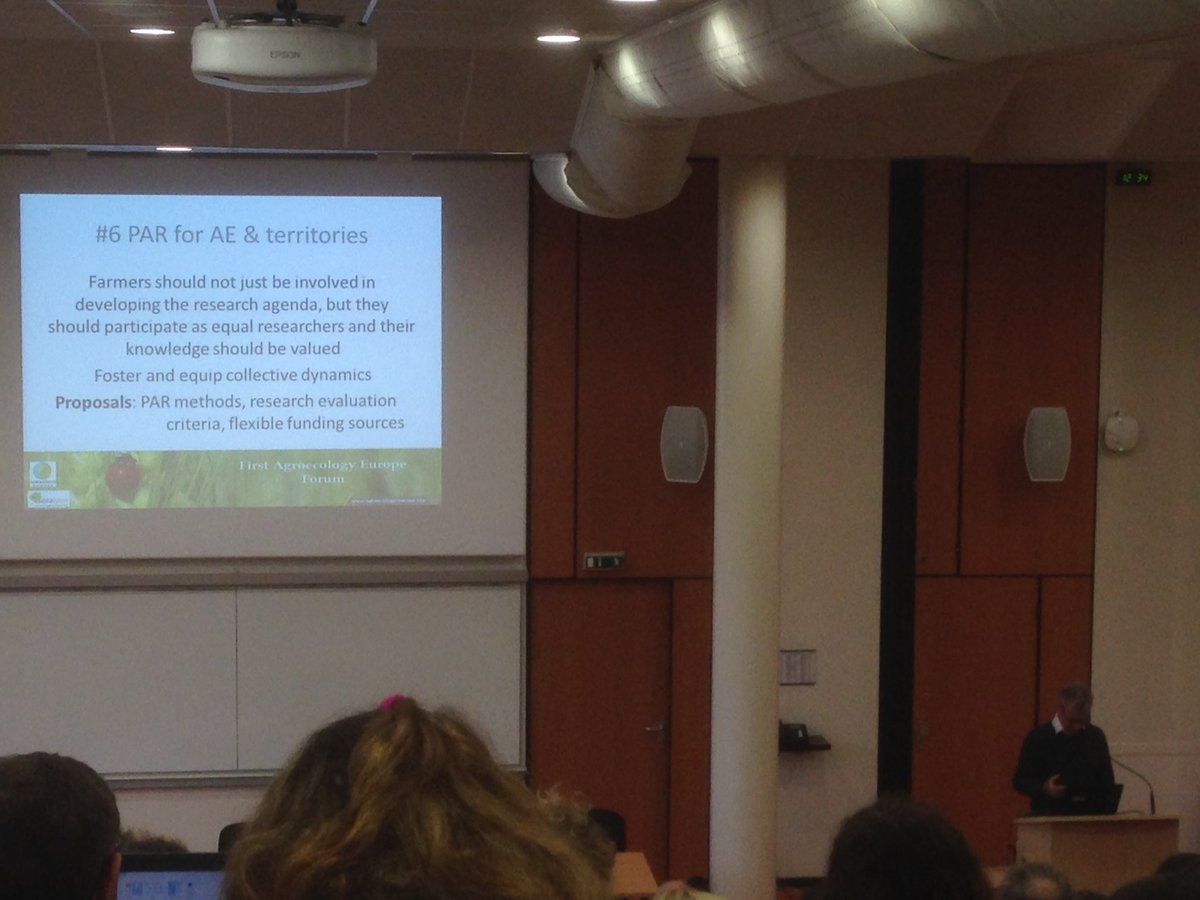 A_Boidron's tweet photo. 3j de forum #AEF2017 pr conclure que agri sont au cœur de l'innov agro-écologique & qu'il faudrait valoriser leur savoir. Non, sans blague😑 https://t.co/XpJs1ZZEVs