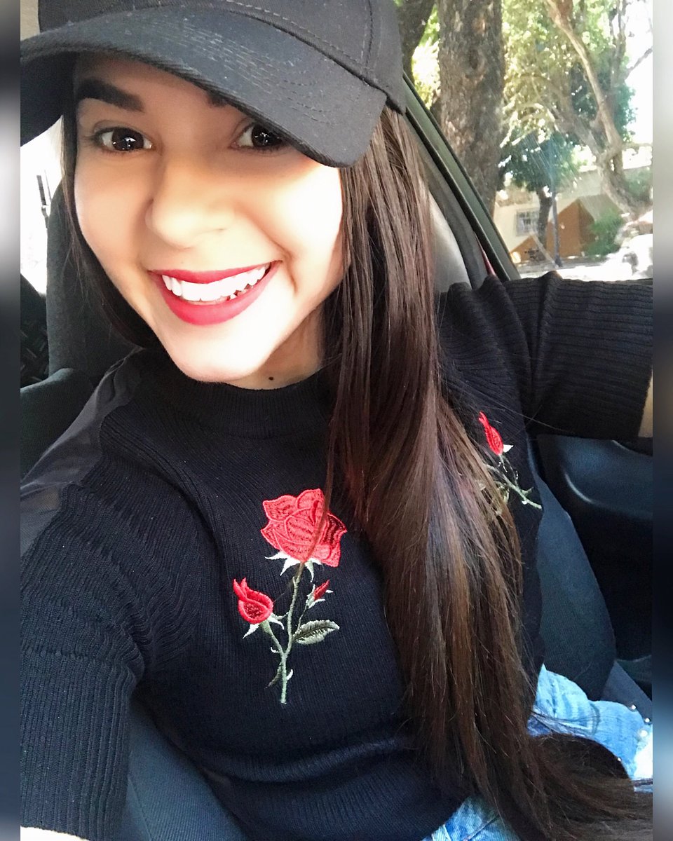 MaSilenaOvalle's tweet photo. La vida es como un espejo, tenemos mejores resultados cuando sonreímos. ✨ feliz viernesssss 💛 https://t.co/EBbD2RErtr