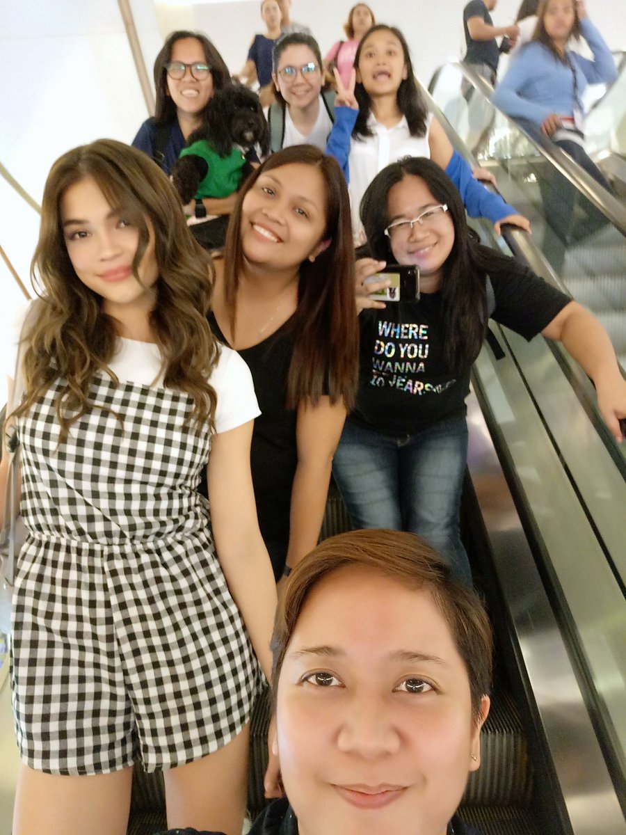 woogieworx's tweet photo. Thank you for tonight @whianwamos @racheyrach12 @shield0409 @Cherrybelle931S @abforyoyon @cjdcv and Bubu #escalatorshot https://t.co/9Fzeyu10y1