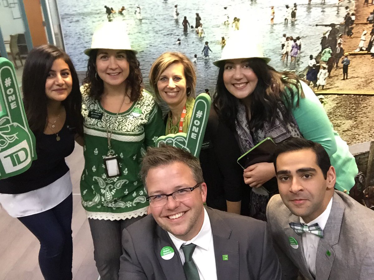 JustinManuel_TD's tweet photo. At Bayshore Mall? Get back to shopping quicker by using their #MobileWicket #Digital30in30 23/30 @AndrewP_TD @TaraLynnH_TD @JennAuld https://t.co/bLBiSJfKPn