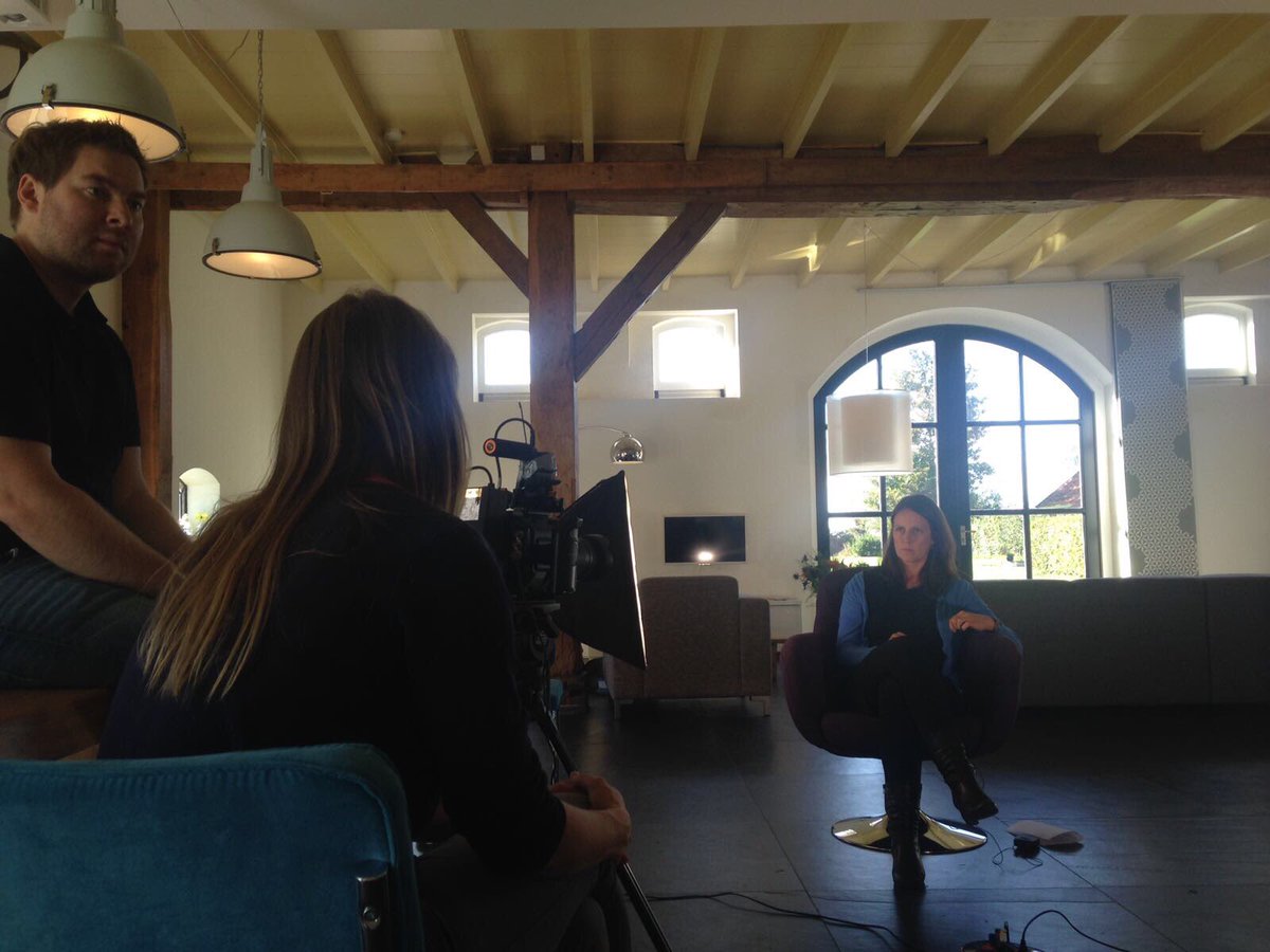 VerenigingEMDR's tweet photo. Tweede opnamedag over innovatie en onderzoek op het gebied van #EMDR. Interview met @VlietNoortje over de studie #TOPRON https://t.co/zVq73xt3m9