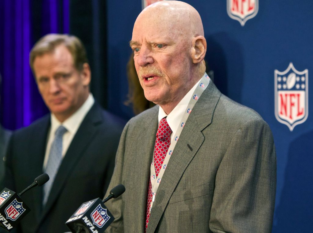 SeaTimesSports's tweet photo. Texans owner: “We can’t have the inmates running the prison."

Sherman: "Don’t apologize! You meant what you said" https://t.co/gVaZLLQBKK https://t.co/te6IvDfZo3