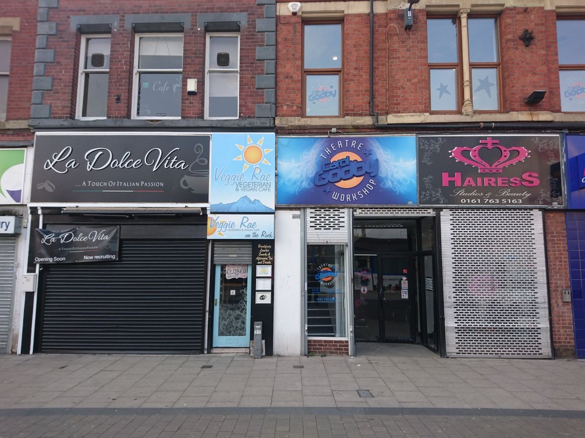 burysigns's tweet photo. We really are busy busy bees 🐝
#acventilation #rochdale #sassyhairbydaniel #bury #tyrestation #carolgodbys #therock #signs https://t.co/Qopm5GU7xb