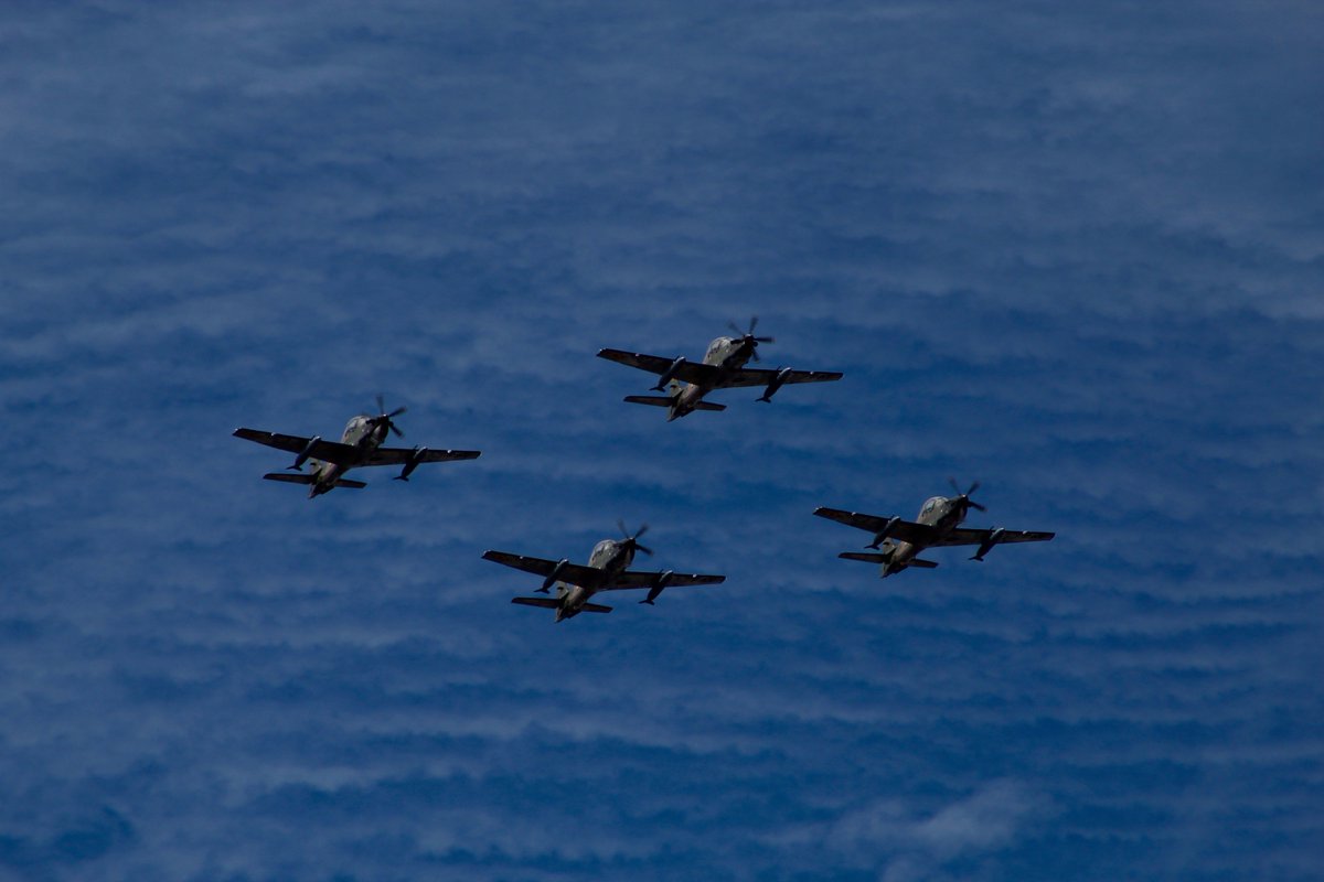 n_larenas's tweet photo. Hoy aniversario @FuerzaAereaEc #FAE97años y de Aviación Militar Ecuatoriana. Desfile Aéreo en #Quito. Más info https://t.co/GqgWnQr8Ua ✈ https://t.co/pTwUXHKVN6