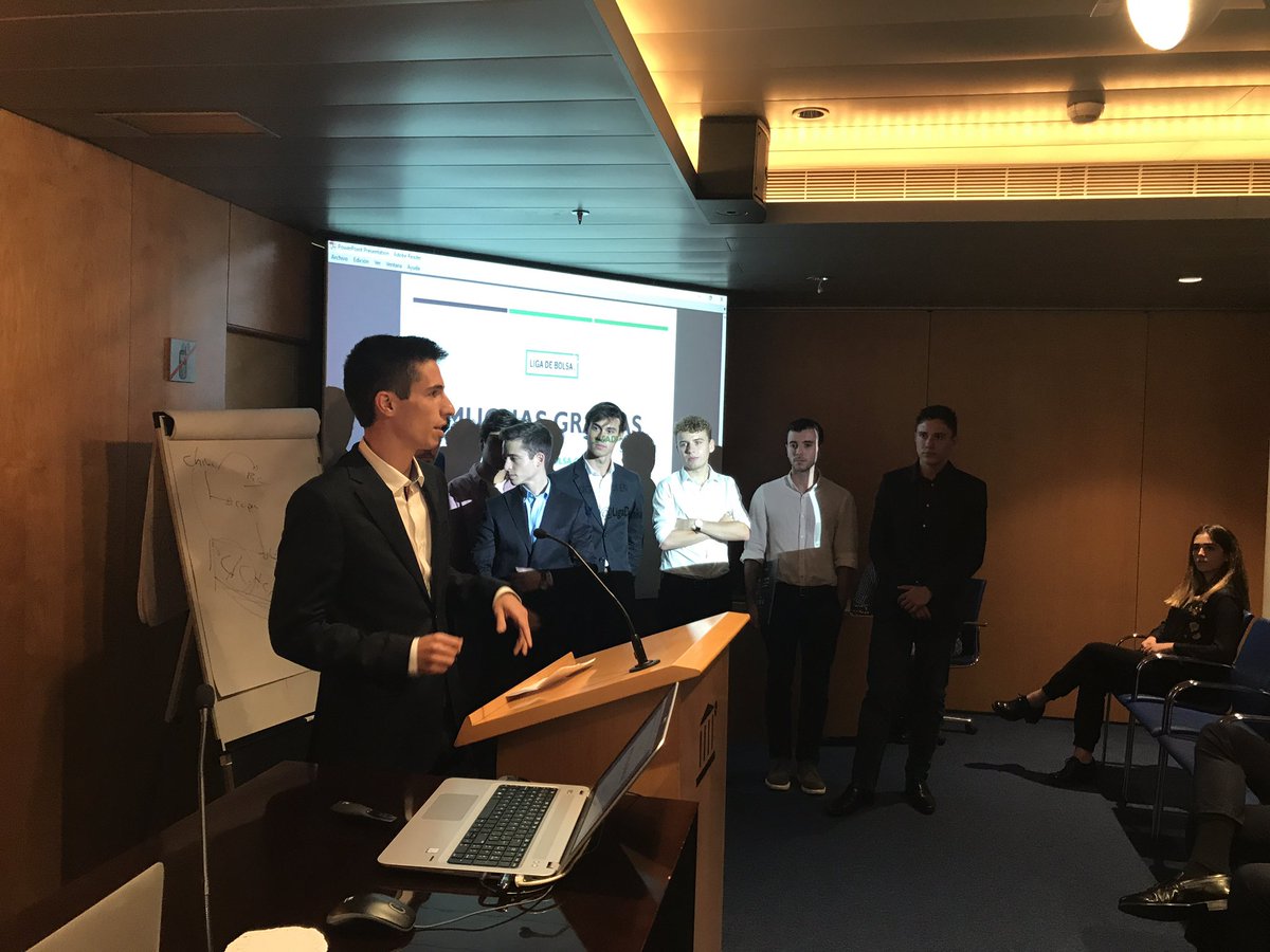Entrega del premio de la <a href="/PompeuInvClub/">Pompeu Investment Club</a> de 2000 euros patrocinador por <a href="/gpmbroker/">GPM</a>
