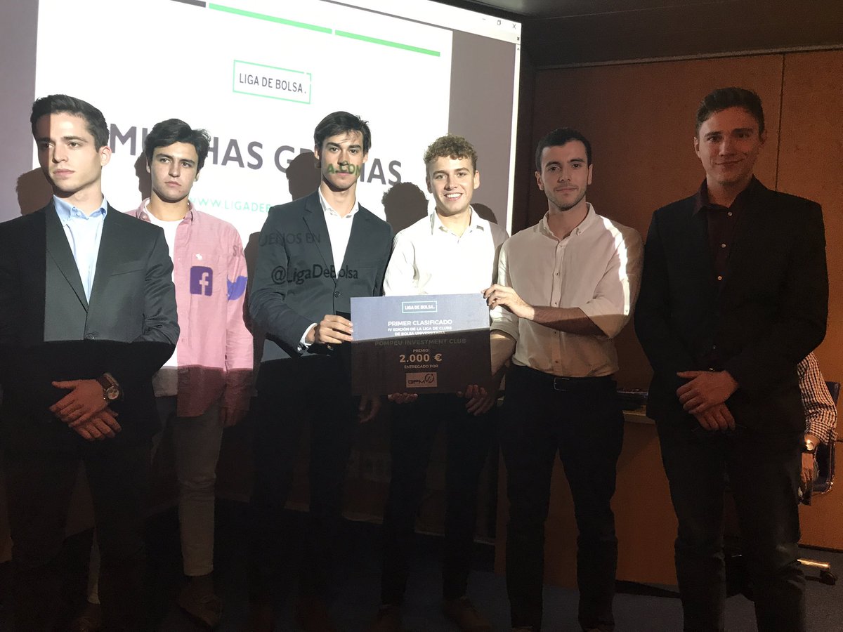 LigadeBolsa's tweet photo. Entrega del premio de la @PompeuInvClub de 2000 euros patrocinador por @gpmbroker https://t.co/LKCuVybGc9