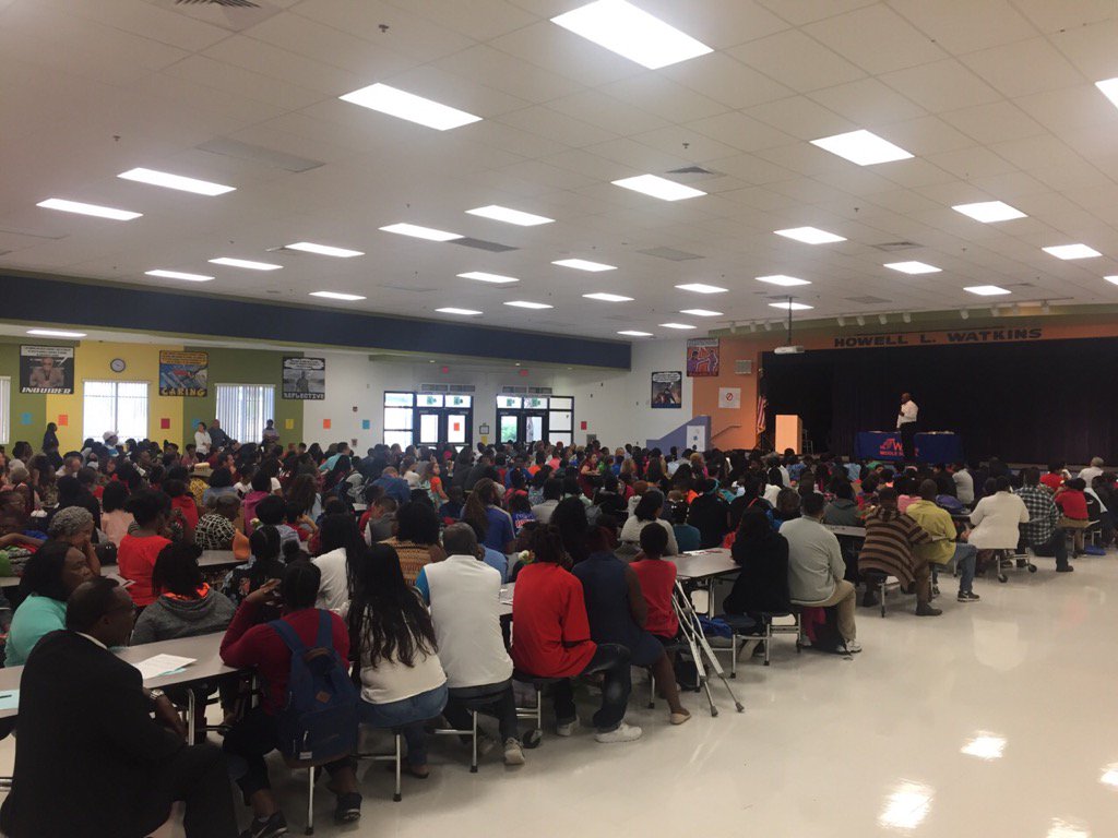 APAtkinsonHLW's tweet photo. Great turn out ...standing room only for our Honor Roll Assembly! #seminolepride #hlw https://t.co/O4pYNL7vNE