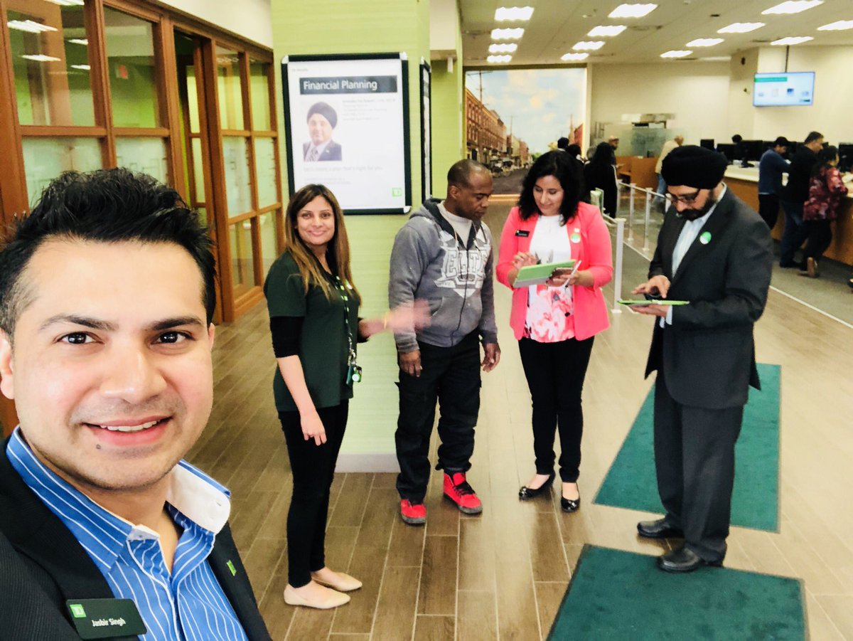 jasbirTD's tweet photo. Leadership at 136 helping customers be digital experts #ImDigitalReady #digitalconnectionday @FarhanehHaque @sondhig_td @DenaNonna_TD https://t.co/JR7snpVABJ