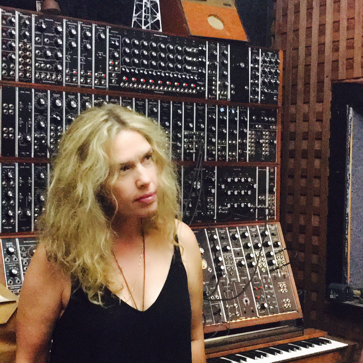 Bbyramofficial's tweet photo. It’s time for Analog Friday again! Here’s the Analog-i-est synth of all!!!  ❤️❤️❤️@moogmusicinc #beccabyram #moog #synth #music https://t.co/wcl4OhNlH8