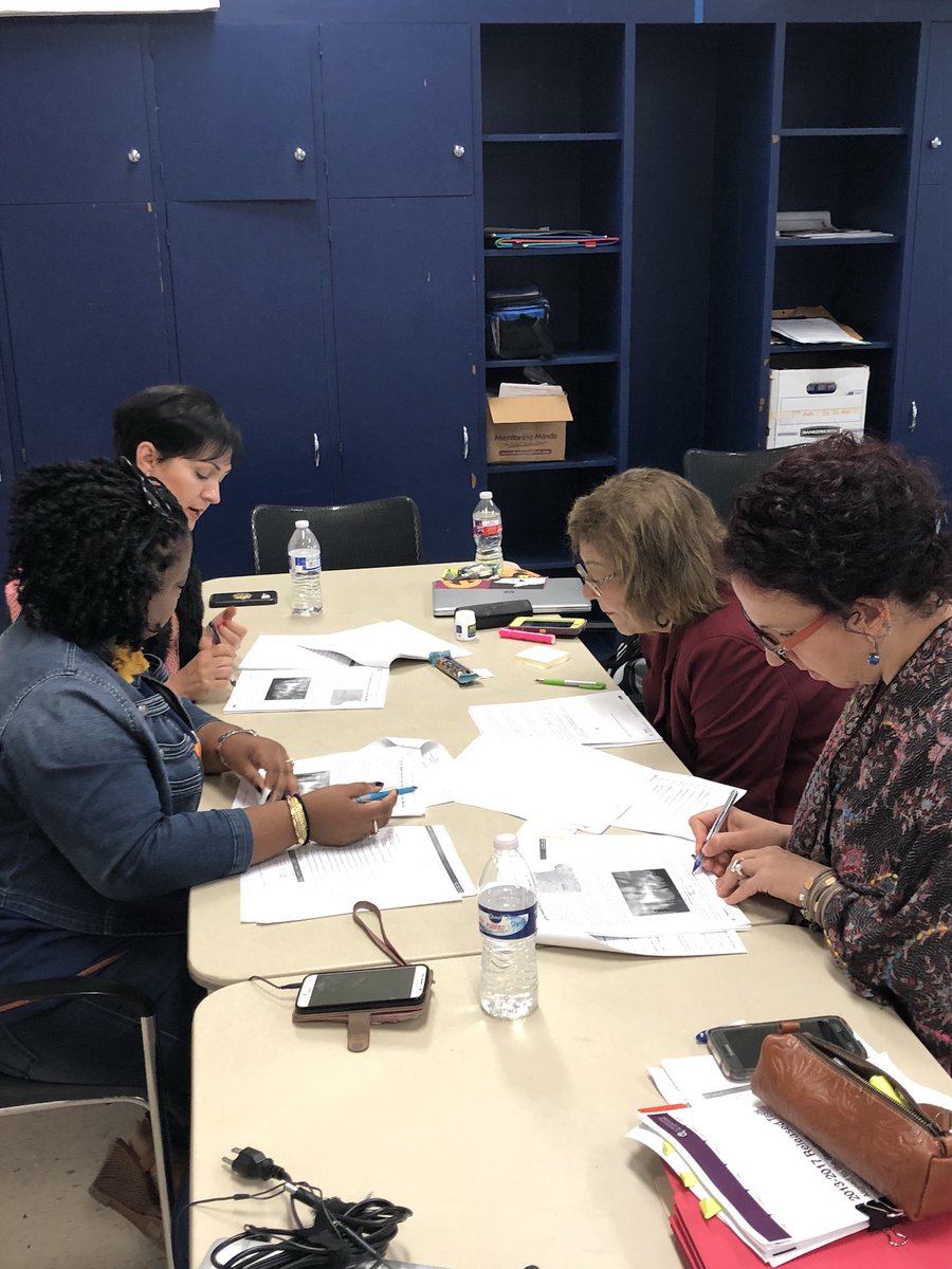 milihenriquez's tweet photo. @HISD_Curric #DLA vetting collaboration! #Teamwork #AllInNoneOut #TDS 💪🏽💪🏽@TeamHISD https://t.co/8rCrZApmf6