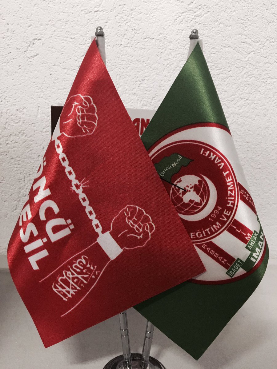 ummahfv_'s tweet photo. Dortmund schaut Tefsir. ☝🏼️❤️📖 

TefsirDersi CanlıYayın https://t.co/B7PNn2EUMu