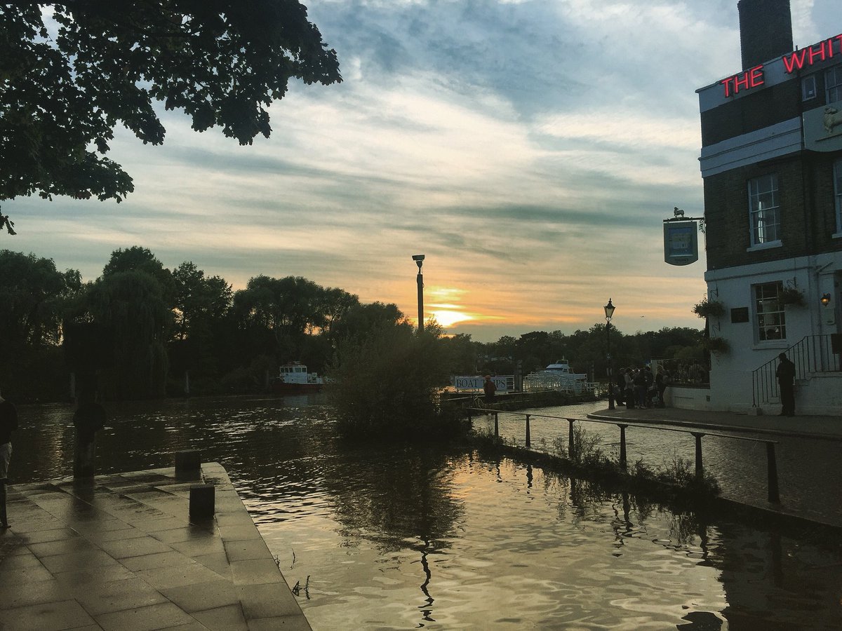 ImErikMadsen's tweet photo. First day back in London after weeks away. #AnActorsLife #Richmond #VillageLife #LoveLondon #London #ActorsWithoutBorders #Sunset https://t.co/rAJ5NPWSg5
