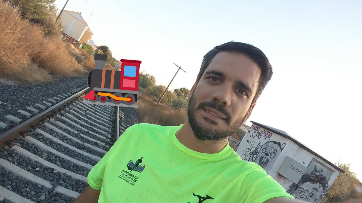 JaviRun42k's tweet photo. Cuando las patas t piden otro maratón y @haruki_sv dice q "palante" no hay q dejar pasar el tren.. @maratonvalencia será mi #decimo #TcsAm17 https://t.co/yujl9lh2ed