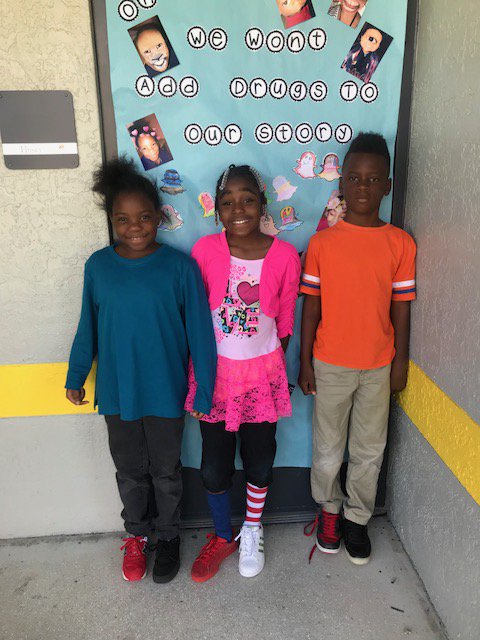 ColonialElem's tweet photo. Ending Red Ribbon Week with Mix Match Day! #loveleeschools #redribbonweek #colonialelementary #eagles https://t.co/GZOjG6Y0Lc