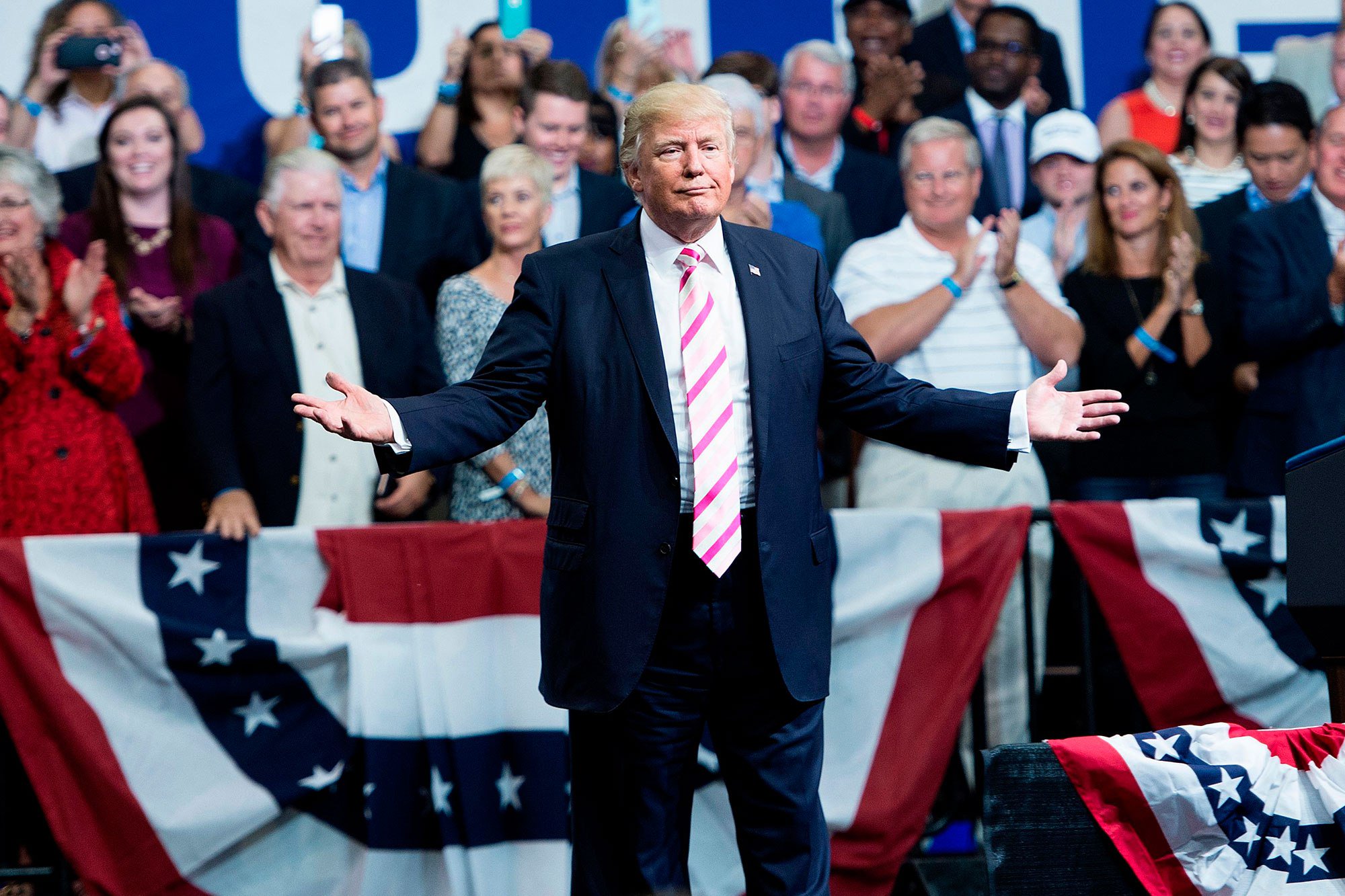 Donald Accidentally Wished the Wrong Lee Greenwood a Happy Birthday on message  