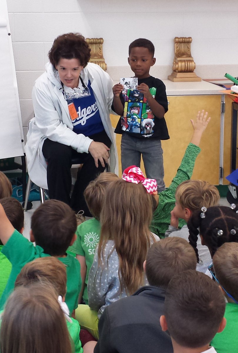 MsLuster_SLES's tweet photo. What is a scientist? Our kindergarteners find out through #ProjectClarion https://t.co/NQEv1yVqdg
