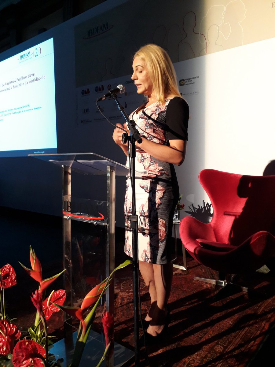 IBDFAM_oficial's tweet photo. Gisele Schimidt, primeira advogada transexual a realizar sustentação oral no STF, faz palestra no #XICongresso #IBDFAM20Anos https://t.co/dl5fYX7hJw